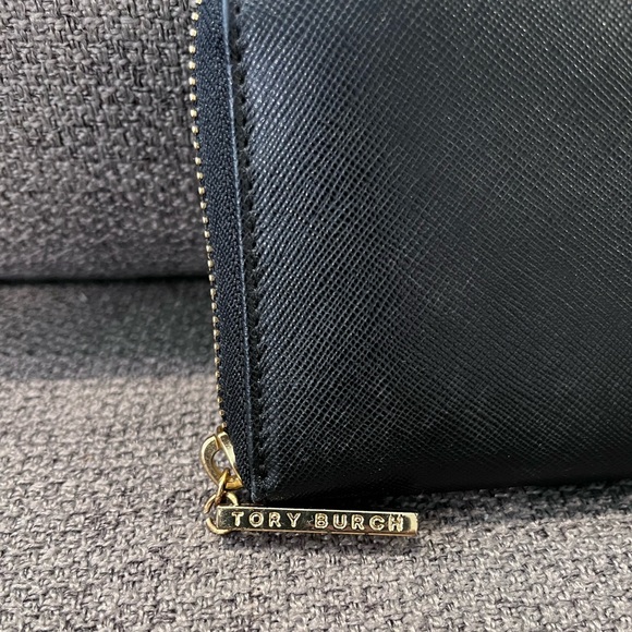 LIKE NEW Authentic Tory Burch Saffiano Leather Long Zip Around Wallet - Picture 3 of 8